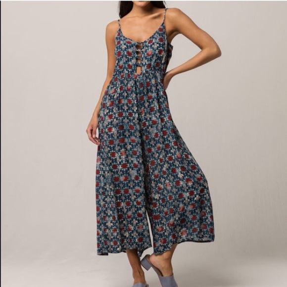 Patrons of Peace | Crop Leg Floral Jumpsuit - Picture 1 of 10